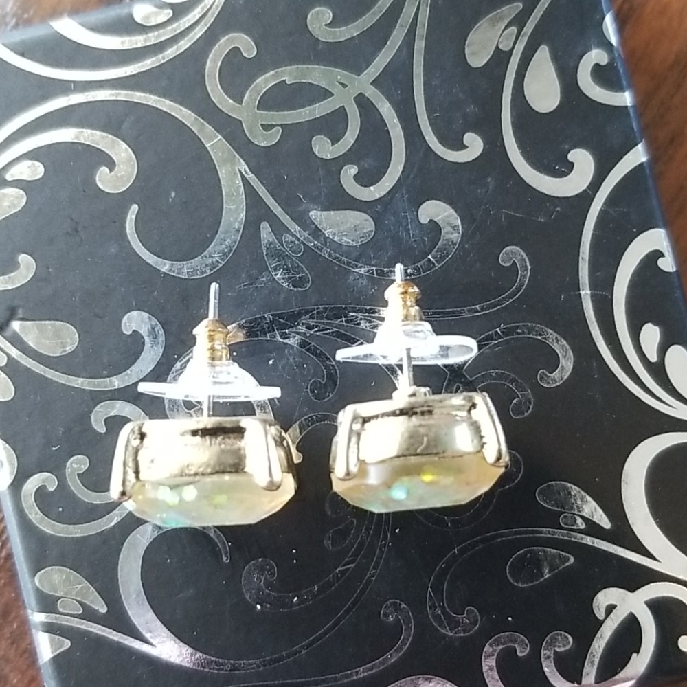 Iridescent Sparkle Stone Gold Stud Earrings! - Picture 6 of 6